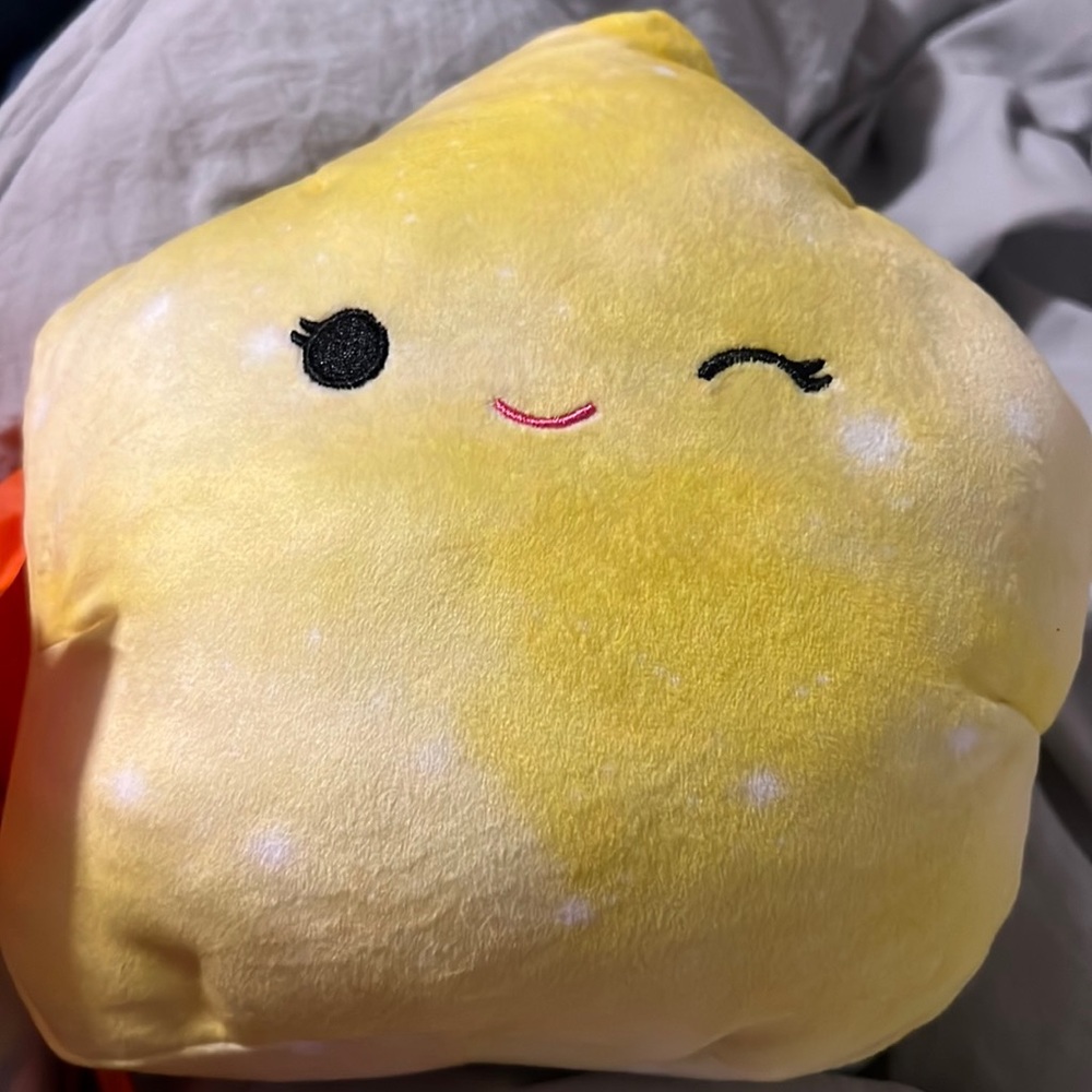 Estrella 8” Squishmallow